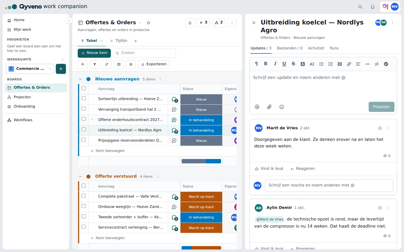 Een item met het gesprek ernaast: updates van collega's met een @-vermelding, en een vak om te reageren
